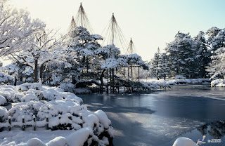Unique Japan Tours Kanazawa Kenrokuen Garden Winter Yuki Tsuri